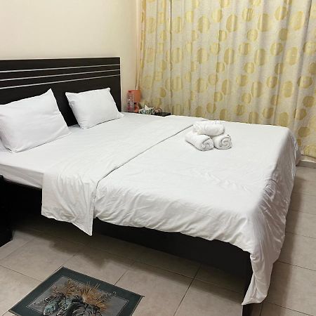 Master Room Attached Bathroom 迪拜 外观 照片